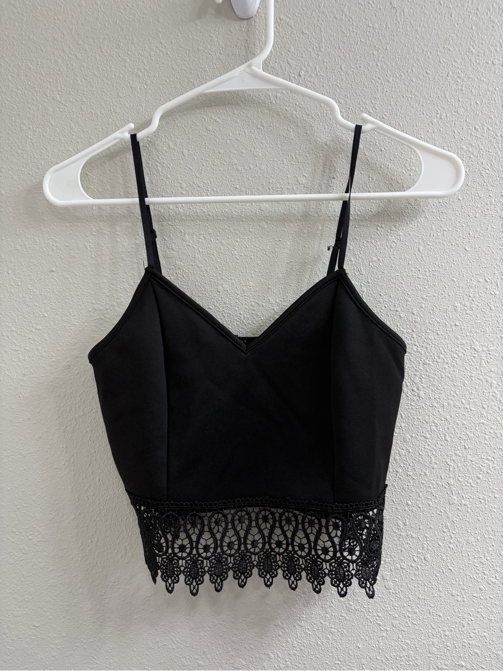 Black Lace-Hem Cropped Camisole with Adjustable Straps